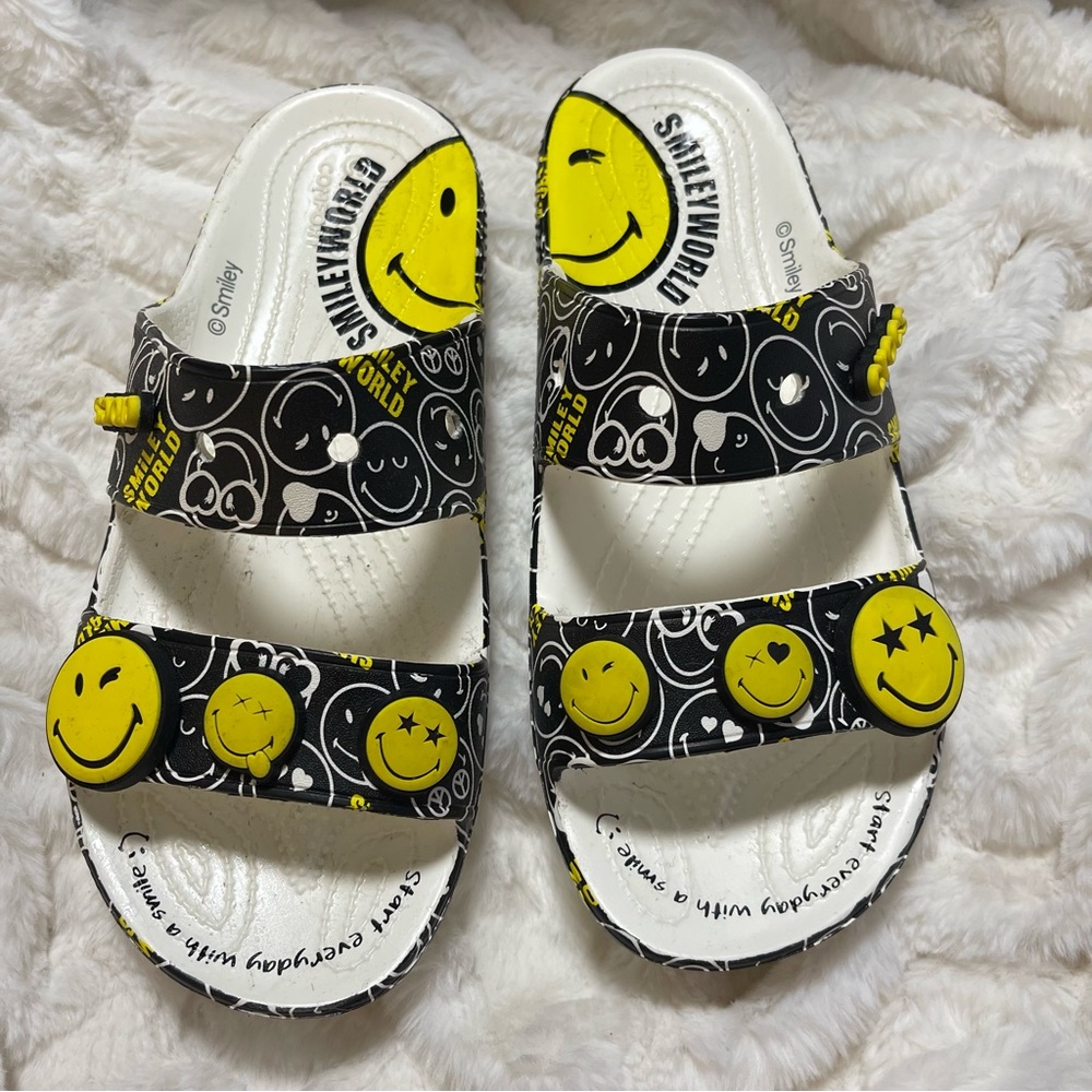 Smile world crocs!